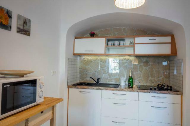 Season4All Apartments Mali Losinj Exterior photo